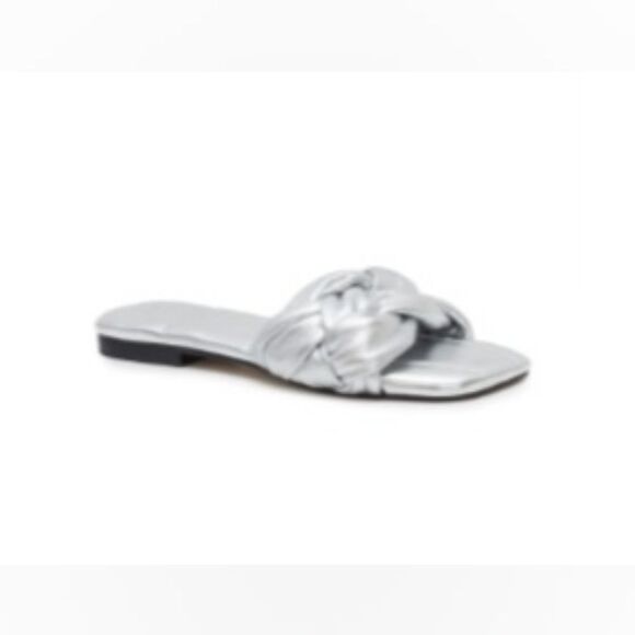 Marc Fisher, Beautiful Genuine Leather, Silver Flat Sandals. NIB-Size/8 - Picture 1 of 8